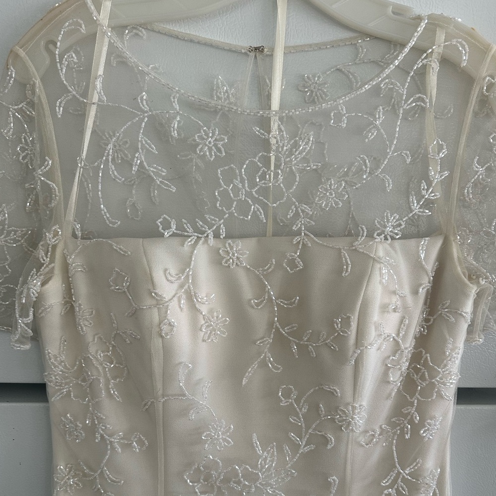 Elegant Ivory Beaded Lace Wedding Dress